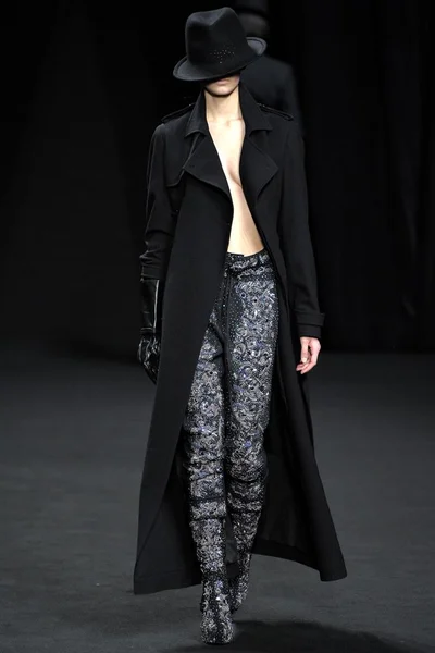 Look 32